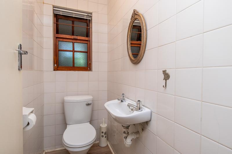 5 Bedroom Property for Sale in Constantia Western Cape